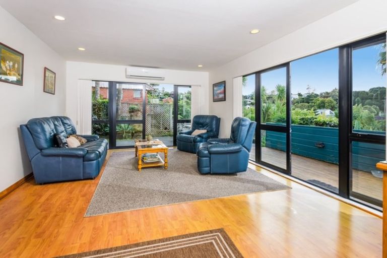 Photo of property in 52a Heathcote Road, Castor Bay, Auckland, 0620
