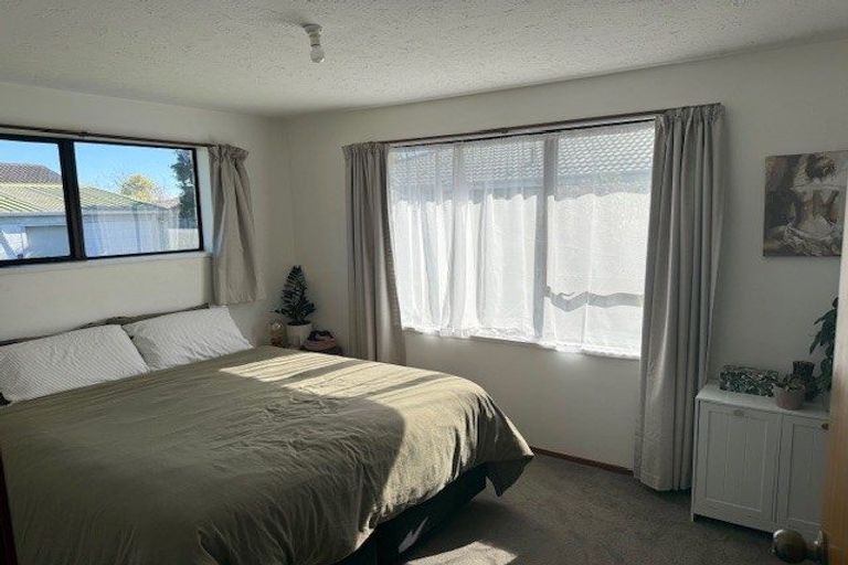 Photo of property in 76 Queenspark Drive, Parklands, Christchurch, 8083