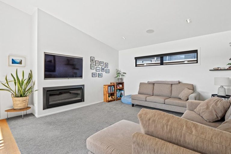 Photo of property in 17 Howden Drive, Jacks Point, 9371