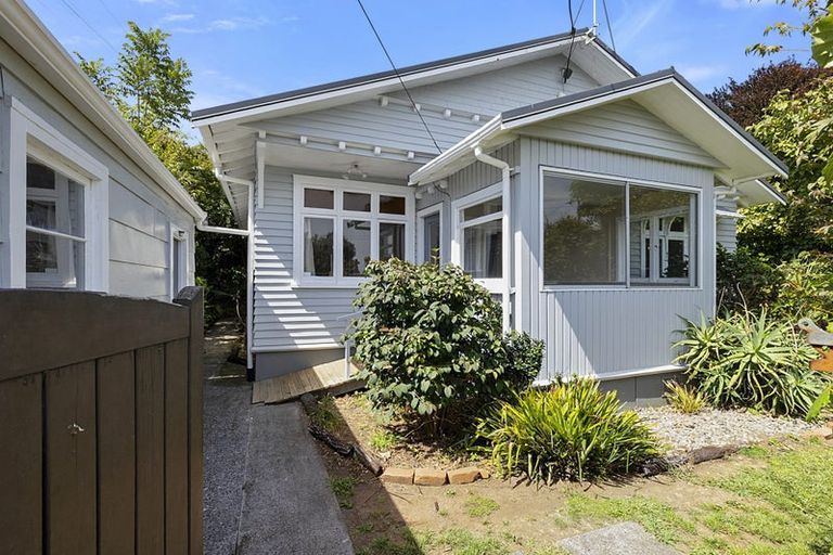 Photo of property in 105 Fulford Street, New Plymouth, 4310