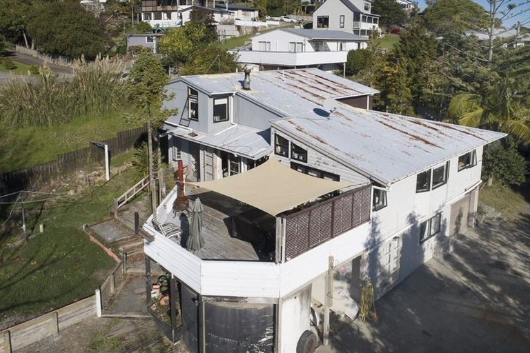 Photo of property in 22 Delshaw Avenue, Stanmore Bay, Whangaparaoa, 0932