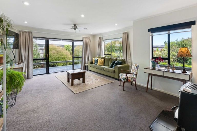 Photo of property in 2 Tavarnya Way, Patumahoe, Pukekohe, 2679