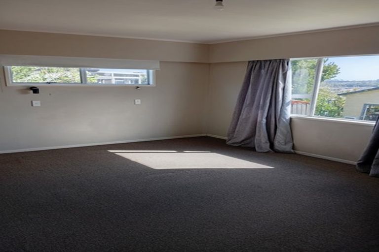 Photo of property in 28 Marcel Place, Glenfield, Auckland, 0629