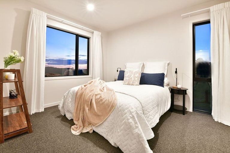 Photo of property in 240 Hillcrest Road, Wainui, 0931