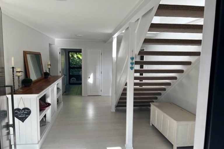 Photo of property in 1/28 Sandown Road, Rothesay Bay, Auckland, 0630