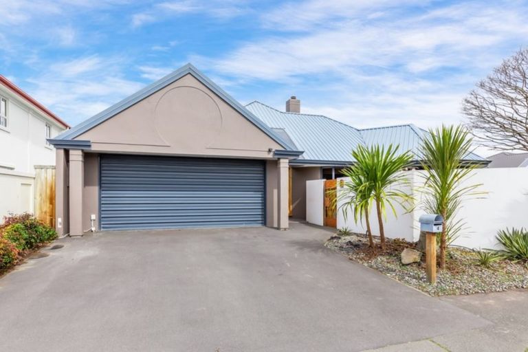 Photo of property in 4 Forest Drive, Parklands, Christchurch, 8083