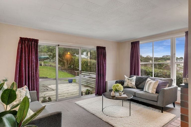 Photo of property in 5 Wakefield Terrace, Tawa, Wellington, 5028