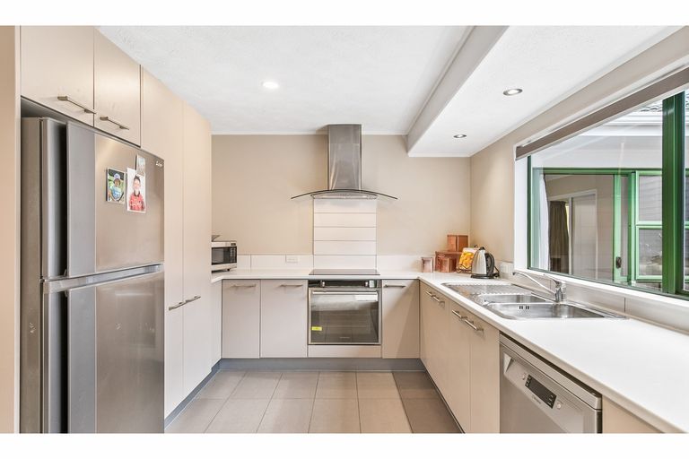 Photo of property in 1/5 Masterton Road, Rothesay Bay, Auckland, 0630