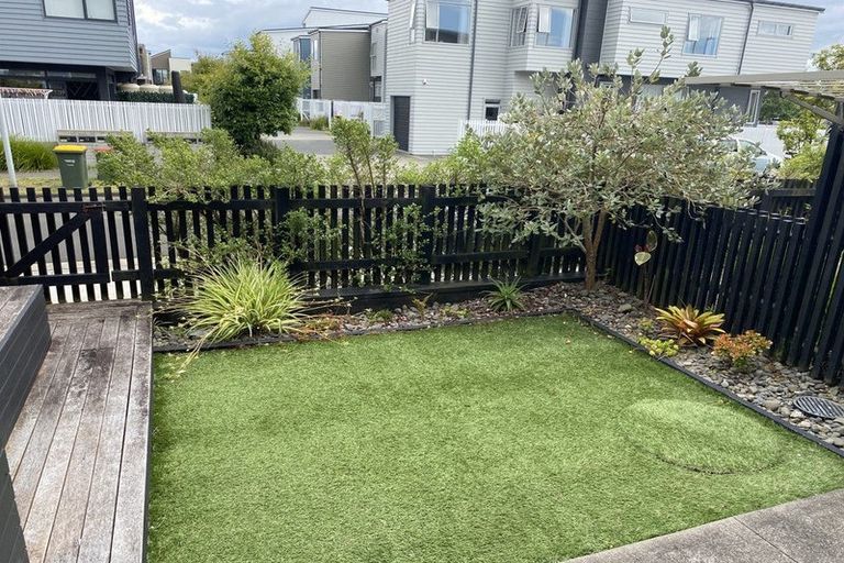 Photo of property in 21 Mollusc Road, Hobsonville, Auckland, 0616