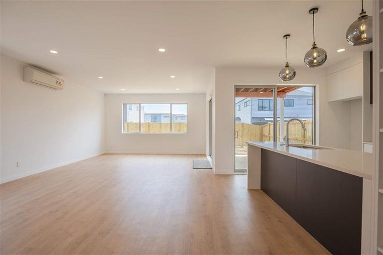 Photo of property in 4 Toanui Road, Hobsonville, Auckland, 0616