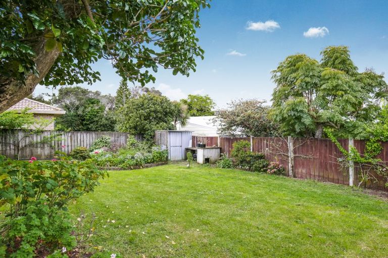 Photo of property in 1/82 Astley Avenue, New Lynn, Auckland, 0600