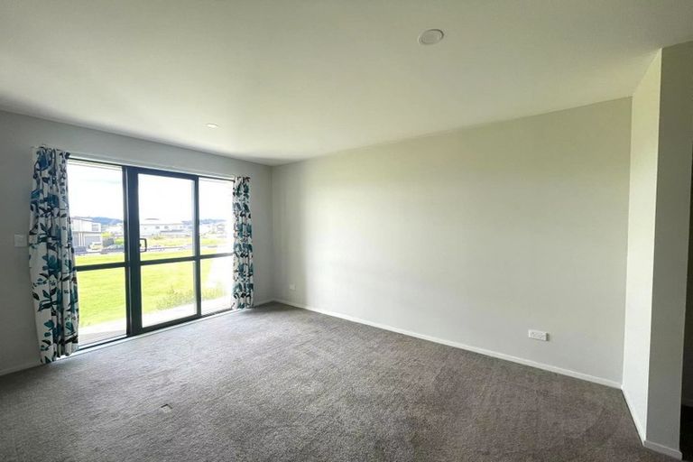 Photo of property in 11 Irving Place, Hobsonville, Auckland, 0616