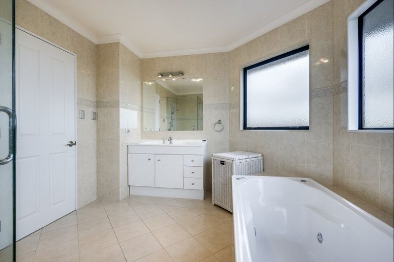 Photo of property in 2 The Croft, Havelock North, 4130