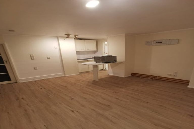 Photo of property in 35 Bayview Road, Browns Bay, Auckland, 0630