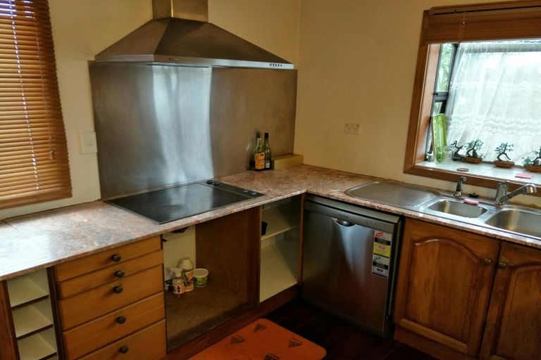 Photo of property in 6 Beaubank Road, Kelston, Auckland, 0602