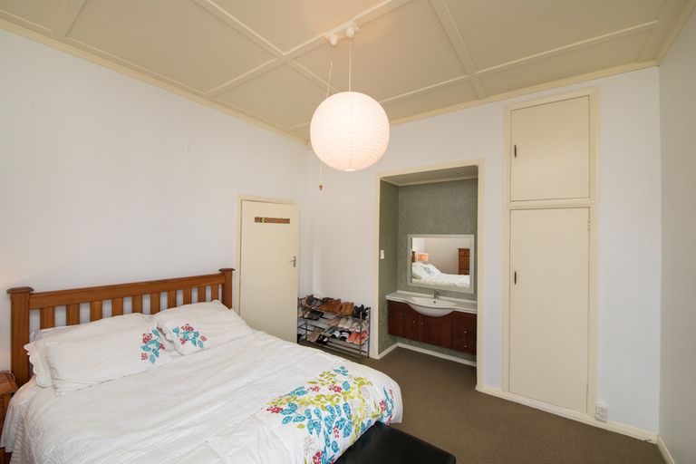 Photo of property in 402 Featherston Street, Palmerston North, 4414