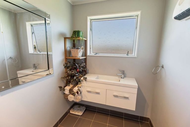 Photo of property in 40 Conclusion Street, Ascot Park, Porirua, 5024