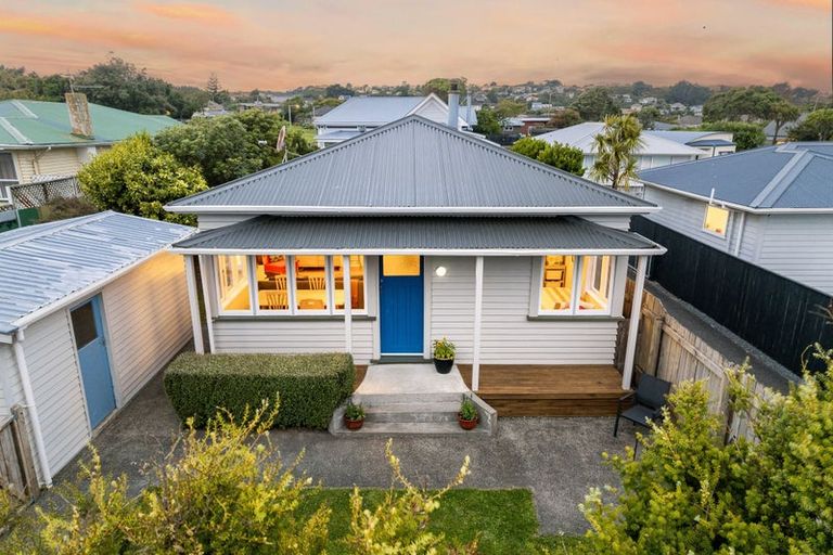 Photo of property in 19 Main Road, Titahi Bay, Porirua, 5022