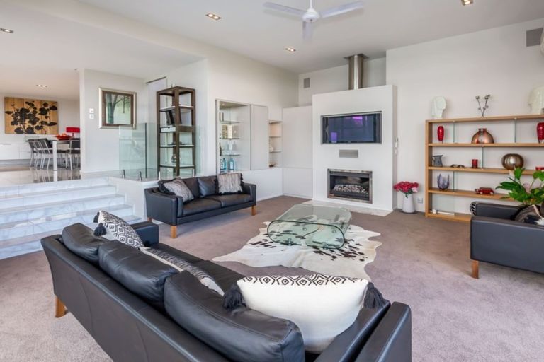Photo of property in 9 Inverness Lane, Redcliffs, Christchurch, 8081