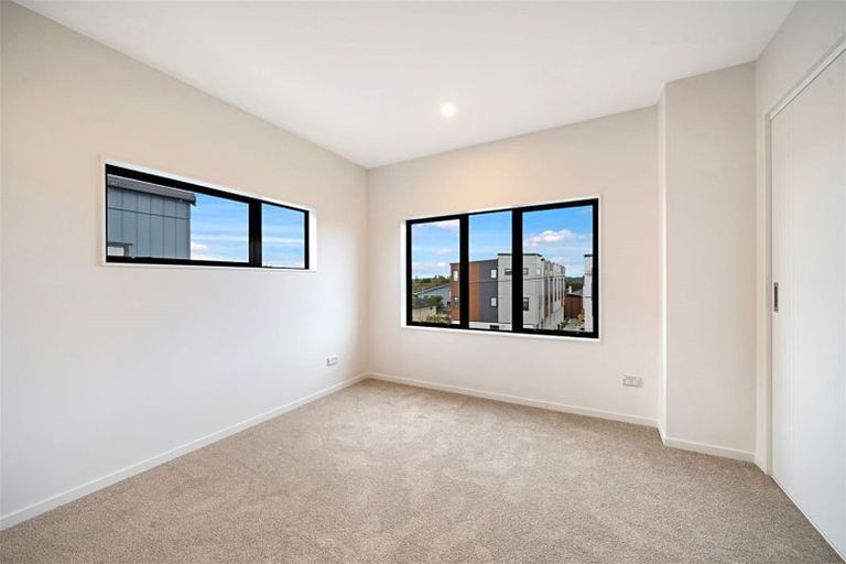 Photo of property in 1/2 Abbotleigh Avenue, Te Atatu Peninsula, Auckland, 0610