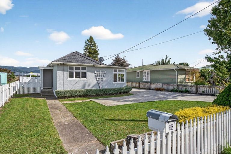 Photo of property in 382 High Street South, Carterton, 5713