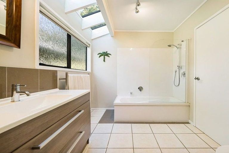 Photo of property in 200 Atkinson Road, Titirangi, Auckland, 0604