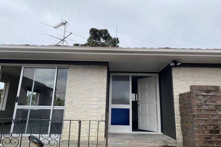 Photo of property in 1/106 Colwill Road, Massey, Auckland, 0614