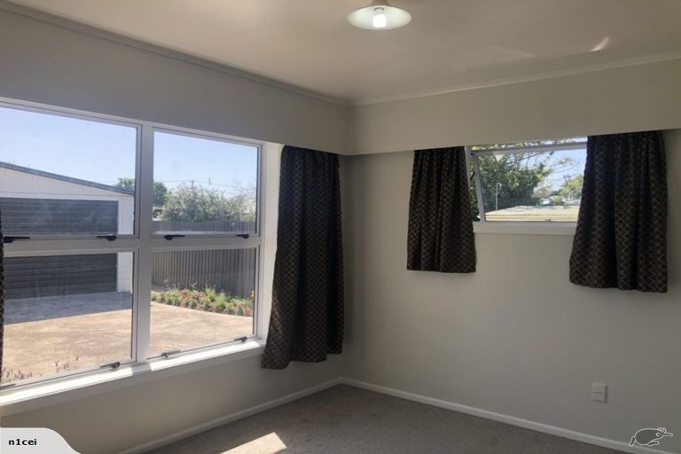 Photo of property in 15 Salas Place, Papakura, 2110