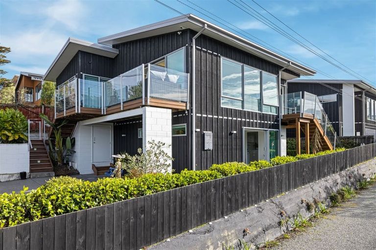Photo of property in 74 Moncks Spur Road, Redcliffs, Christchurch, 8081
