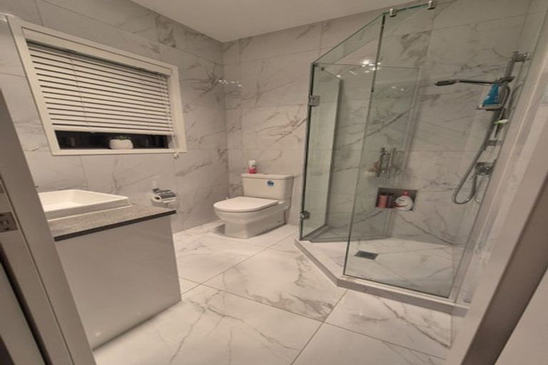 Photo of property in 30 Salamanca Road, Sunnynook, Auckland, 0620