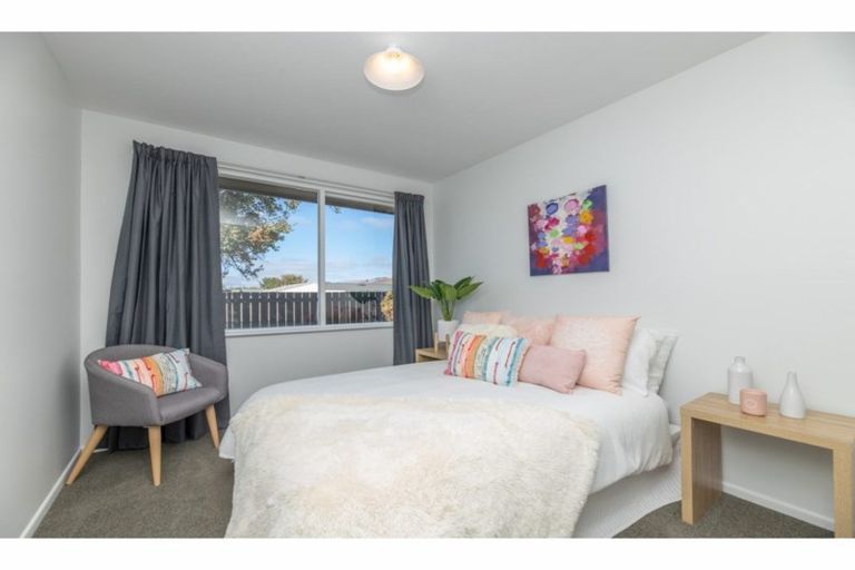 Photo of property in 12 Rosanna Place, Aranui, Christchurch, 8061