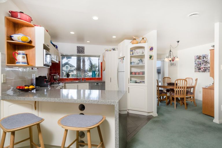 Photo of property in 30 San Bernadino Drive, Henderson, Auckland, 0612