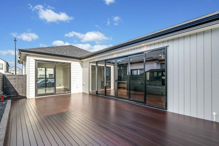 Photo of property in 29 Cara Avenue, Kumeu, 0810