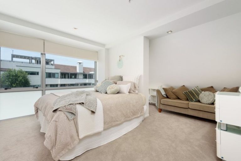 Photo of property in 4/50 Marine Parade, Mount Maunganui, 3116