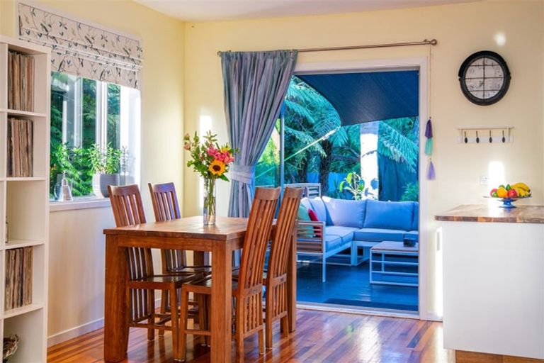 Photo of property in 96 Millbrook Road, Sunnyvale, Auckland, 0612