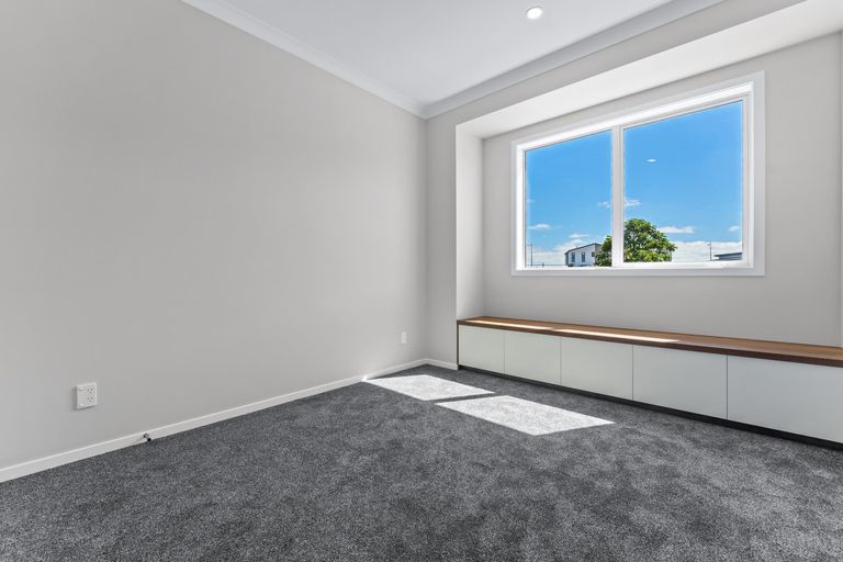 Photo of property in 1 Koiora Road, Clarks Beach, 2122