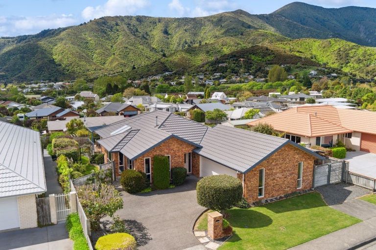 Photo of property in 19 Ranui Street, Waikawa, Picton, 7220