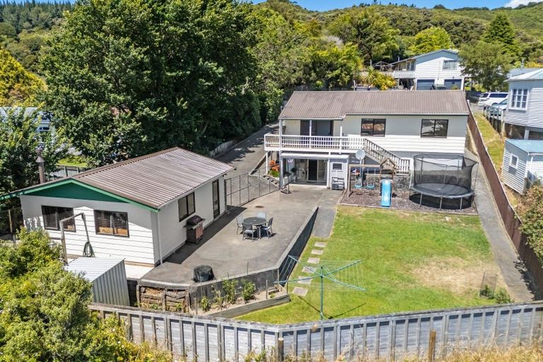 Photo of property in 2 Oaklands Grove, Clouston Park, Upper Hutt, 5018