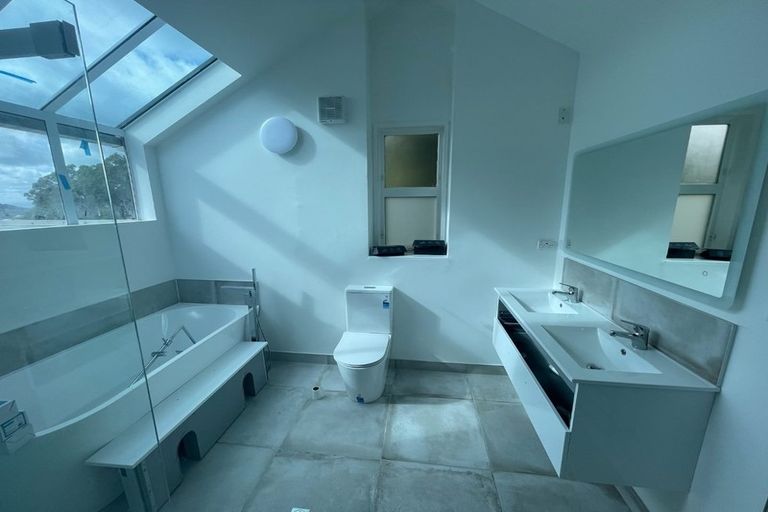 Photo of property in 9 Selkirk Way, Karori, Wellington, 6012