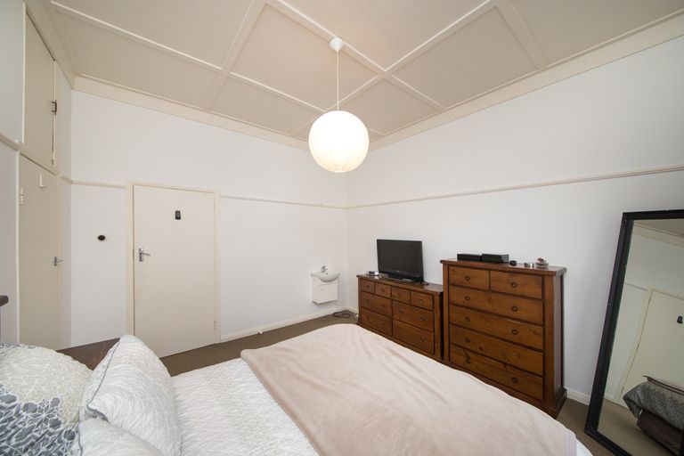 Photo of property in 402 Featherston Street, Palmerston North, 4414