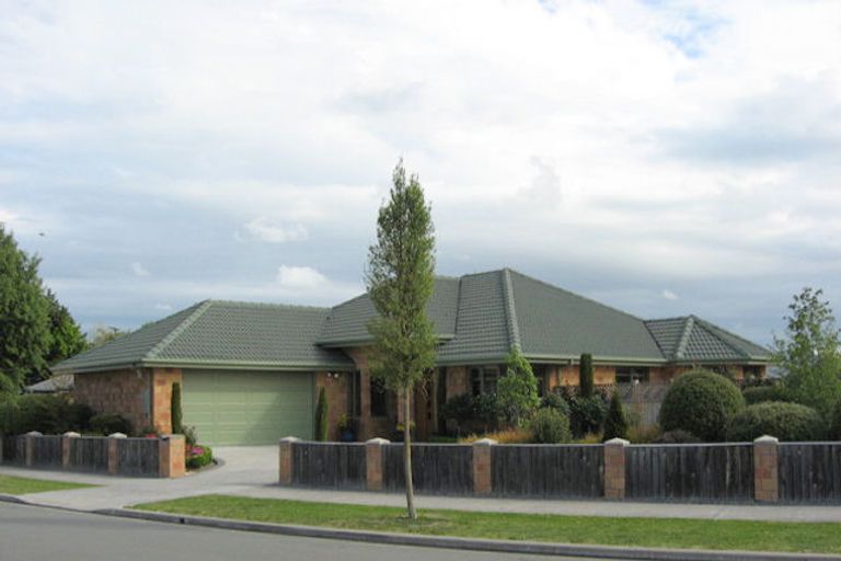 Photo of property in 5 Hawkins Place, Rangiora, 7400