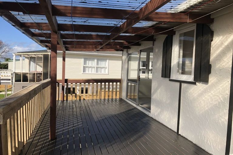 Photo of property in 3 Christina Avenue, Te Atatu South, Auckland, 0602