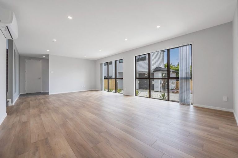 Photo of property in 3a Nor'east Drive, Northcross, Auckland, 0632