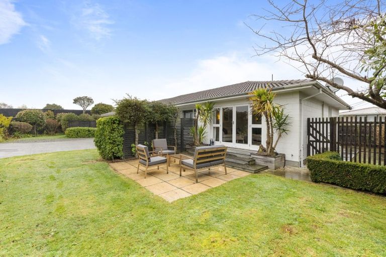 Photo of property in 2/40a Brookside Terrace, Bryndwr, Christchurch, 8053