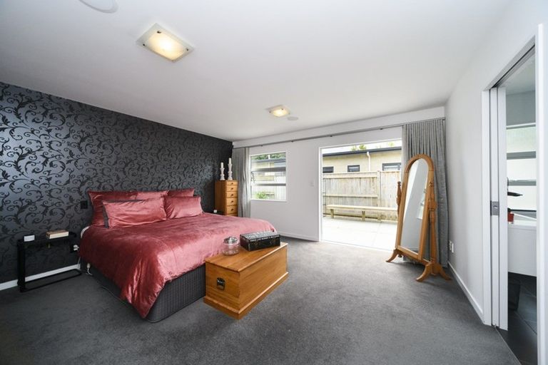 Photo of property in 2 Chestnut Close, Kelvin Grove, Palmerston North, 4414