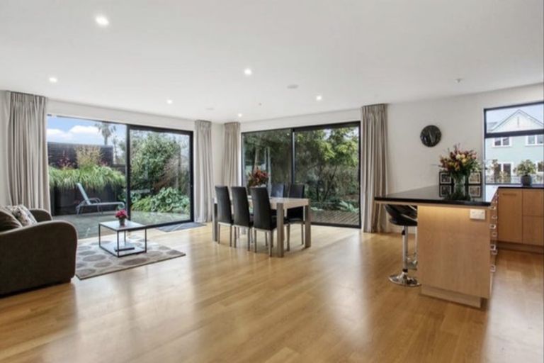 Photo of property in 80c Clyde Road, Ilam, Christchurch, 8041