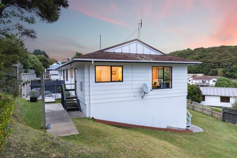 Photo of property in 49a Albatross Close, Whitby, Porirua, 5024