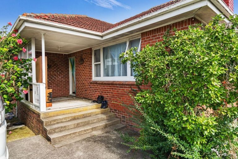 Photo of property in 184 Great North Road, Glendene, Auckland, 0612