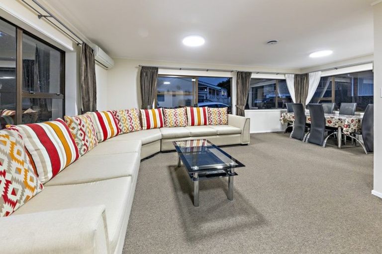 Photo of property in 2/136 Rangitoto Road, Papatoetoe, Auckland, 2025