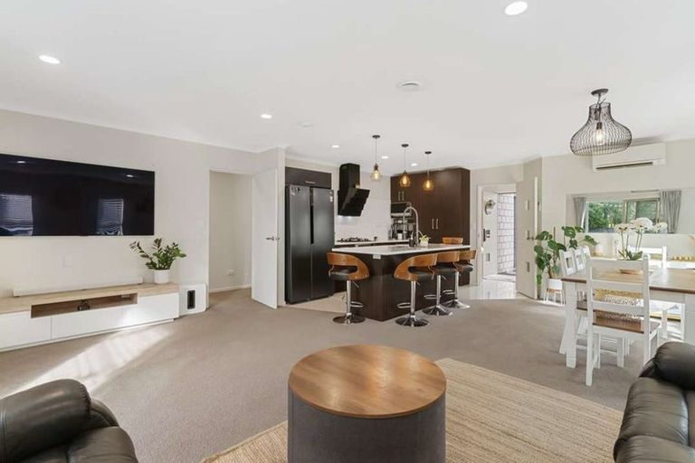 Photo of property in 15 Little Oaks Drive, Yaldhurst, Christchurch, 8042